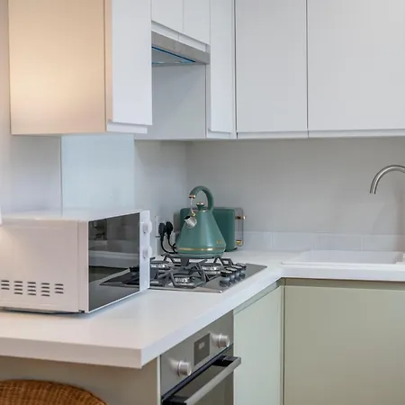 Lovely Ground Floor 1bdr Flat, Notting Hill *