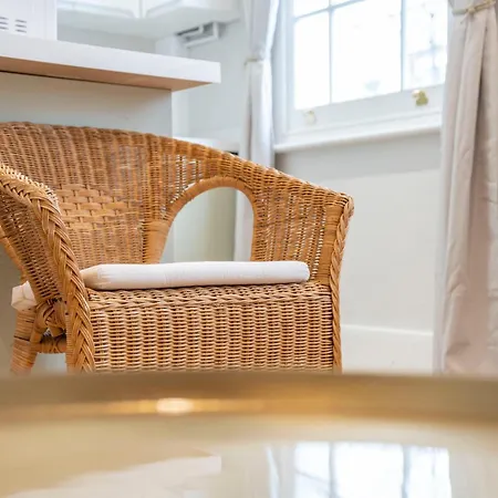 Lovely Ground Floor 1bdr Flat, Notting Hill *