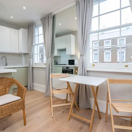 Lovely Ground Floor 1bdr Flat, Notting Hill *