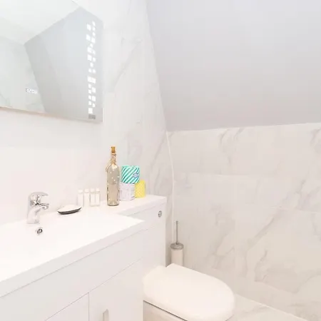Modern Two-bedroom In Paddington