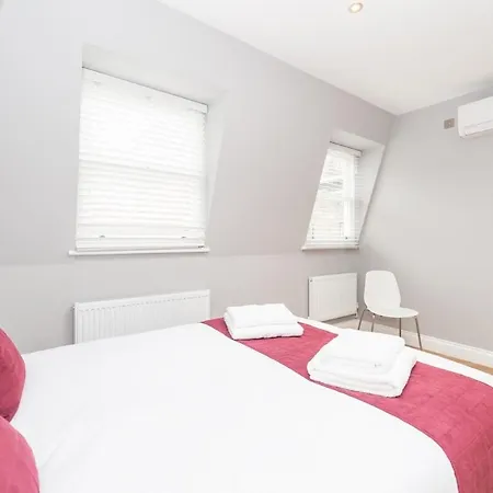 Modern Two-bedroom In Paddington Apartment *