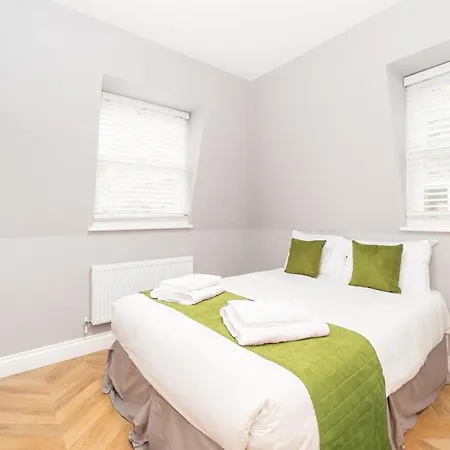 Modern Two-bedroom In Paddington Apartment London