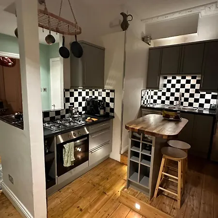 Victorian Garden Flat Apartment