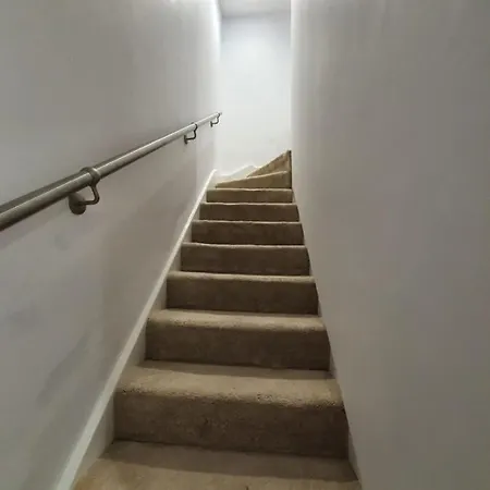 Modern 2-bed In West Kensington Holiday home