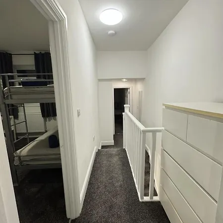Modern 3 Bed Near Excel-big Ben Holiday home *