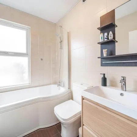 Modern Apartment Brentford