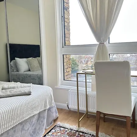 Barnes Flat, 2bed 2bath, Parking, Breakfast Apartment London
