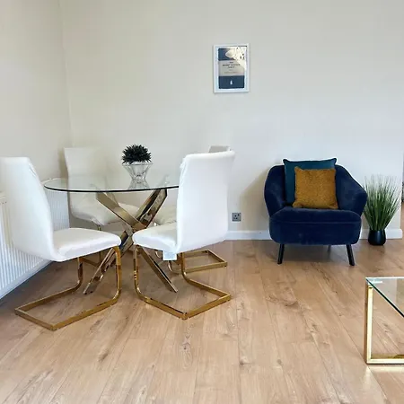 Barnes Flat, 2bed 2bath, Parking, Breakfast Apartment