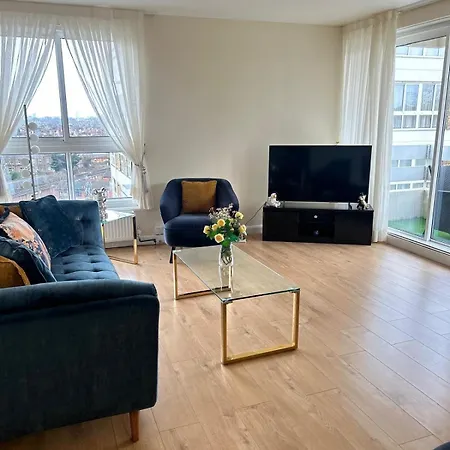 Barnes Flat, 2bed 2bath, Parking, Breakfast *