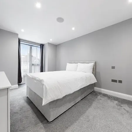 Apartment Luxury 4br - Near Wembley, Heathrow & London *