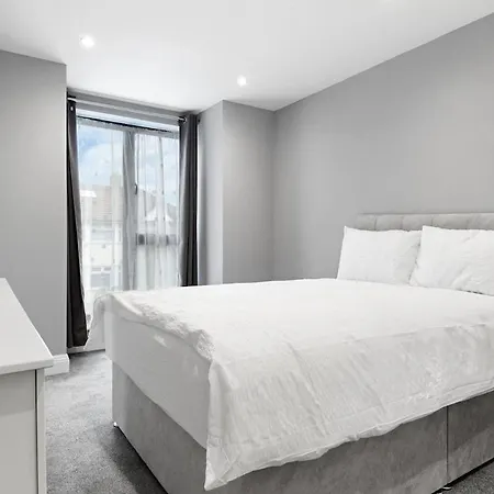 Apartment Luxury 4br - Near Wembley, Heathrow & London