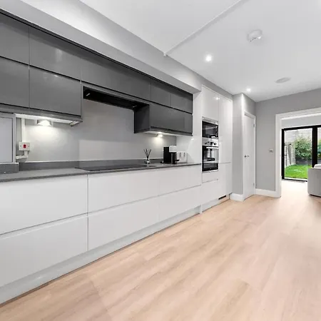 Apartment Luxury 4br - Near Wembley, Heathrow & London *
