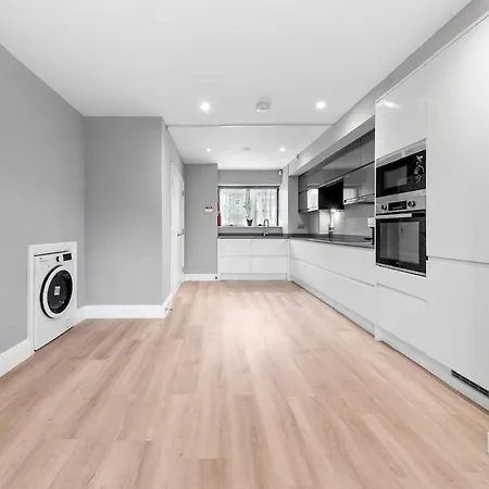Apartment Luxury 4br - Near Wembley, Heathrow & London