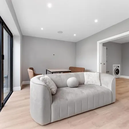 Luxury 4br - Near Wembley, Heathrow & London Perivale