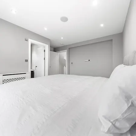 Luxury 4br - Near Wembley, Heathrow & London Perivale