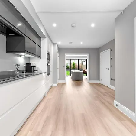 Apartment Luxury 4br - Near Wembley, Heathrow & London