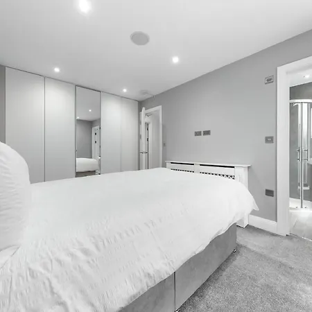 Apartment Luxury 4br - Near Wembley, Heathrow & London *