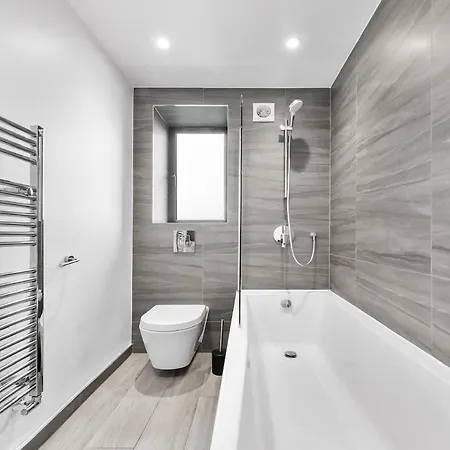 Luxury 4br - Near Wembley, Heathrow & London Apartment Perivale