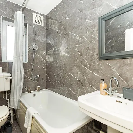 Charming 2br With Communal Garden In Acton *