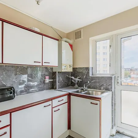 Charming 2br With Communal Garden In Acton