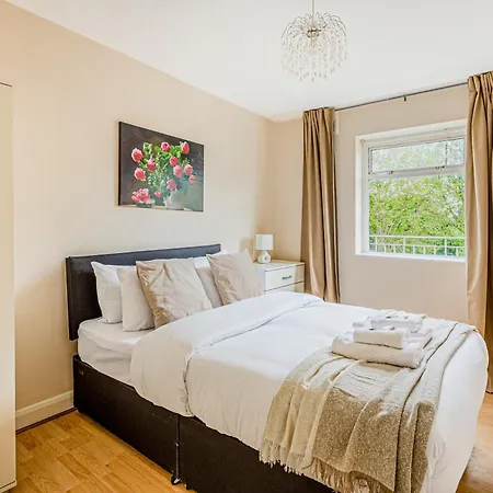 Charming 2br With Communal Garden In Acton London