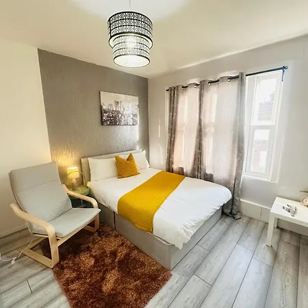 Flat In Aldgate East,