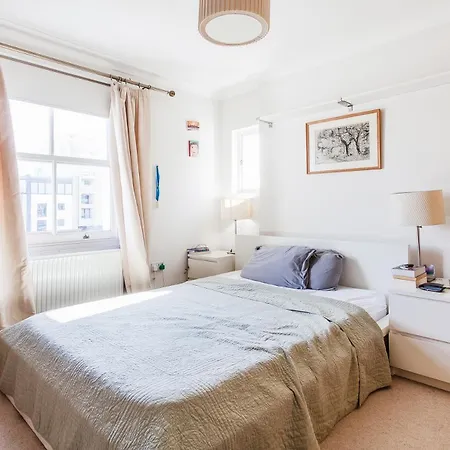 Apartment 3 Bedroom Spacious And Bright London
