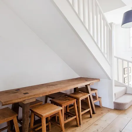 Apartment 3 Bedroom Spacious And Bright