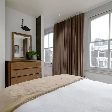 Modern Flat In Notting Hill