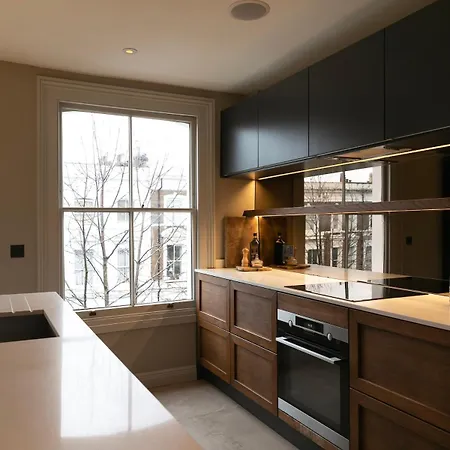 Modern Flat In Notting Hill