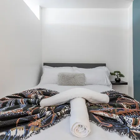 Shepherds Haven Luxury 4 Bed Flat With Self Check In Apartment London