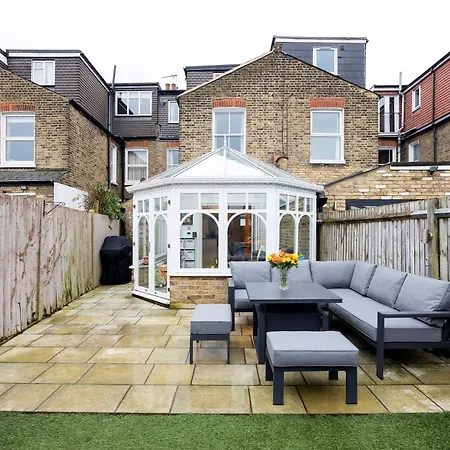 Holiday home Veeve - The Barnes Family Haven *