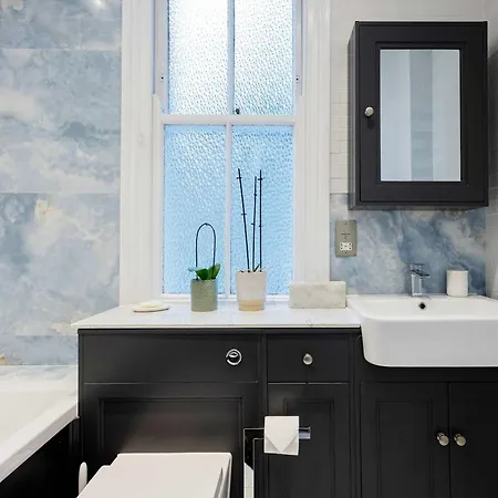 Veeve - The Barnes Family Haven * London