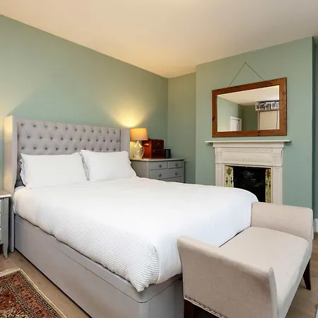 Veeve - The Barnes Family Haven Holiday home London