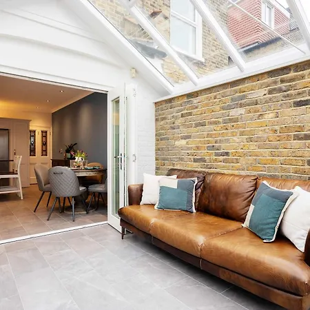 Veeve - The Barnes Family Haven Holiday home London