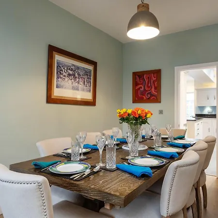Holiday home Veeve - The Barnes Family Haven London