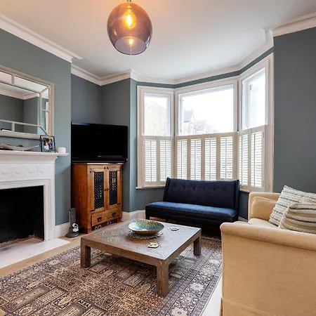 Veeve - The Barnes Family Haven * London