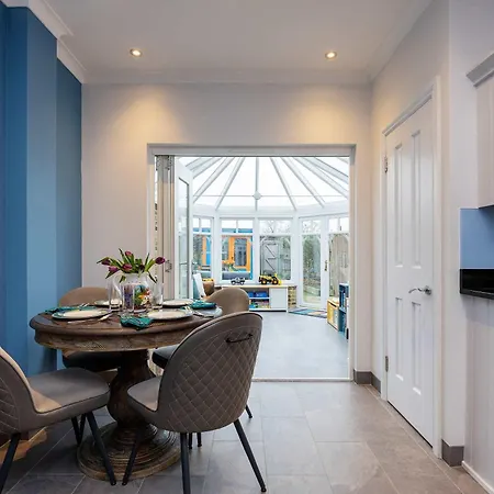 Holiday home Veeve - The Barnes Family Haven London