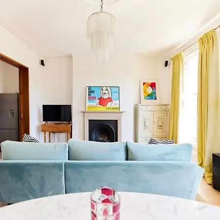 Apartment Stylish 3br With Private Patio In Maida Vale