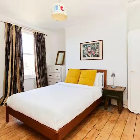 Stylish 3br With Private Patio In Maida Vale Apartment *