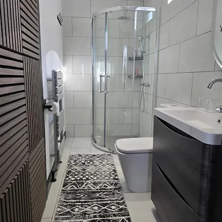 Guest house Double With Ensuite Bathroom *