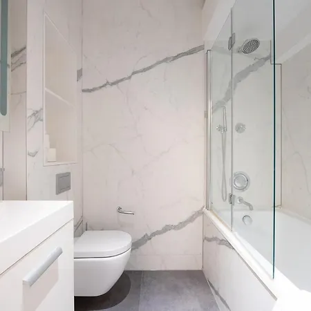 Vesto Stylish Split Level 1-bed Apt King's Cross Apartment London