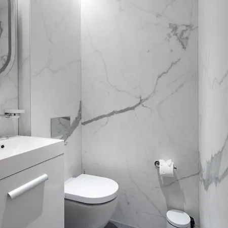 Vesto Stylish Split Level 1-bed Apt King's Cross London