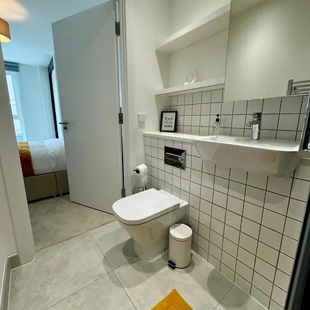 Amazing In Canary Wharf Two Bedroom *