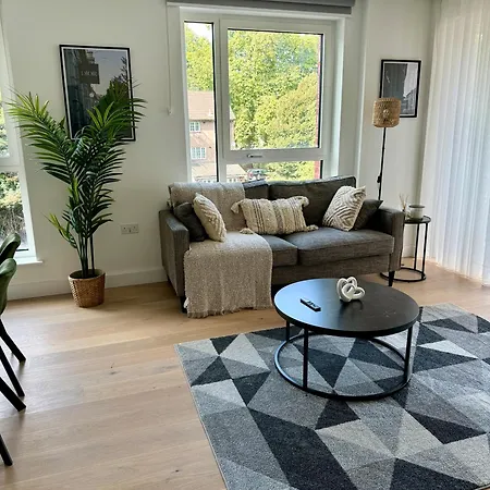 Amazing In Canary Wharf Two Bedroom London