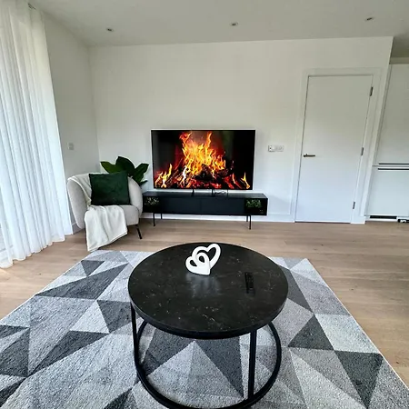 Amazing In Canary Wharf Two Bedroom Apartment London