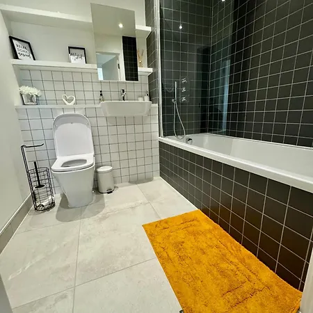 Apartment Amazing In Canary Wharf Two Bedroom London