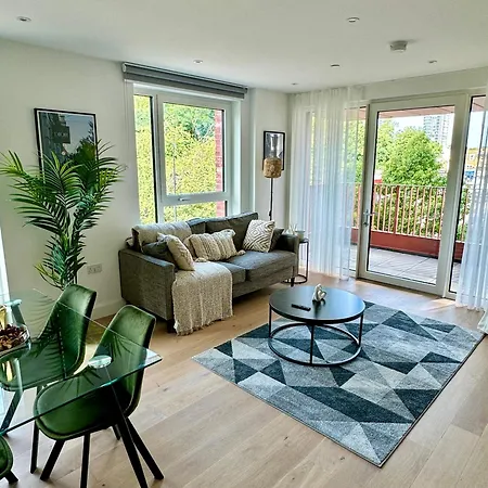 Amazing In Canary Wharf Two Bedroom * London