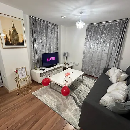 Apartment Modern Amazing Spring Offer Longer Sleeps 6 Free Gym Free Underground Parking Fast Wifi 5 Mins To Stadium Direct Travel To Heathrow Airport Brentford
