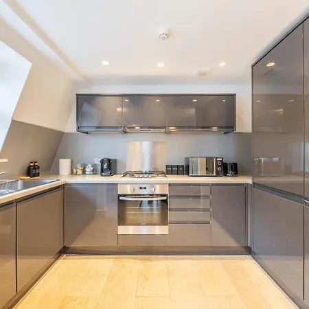 Berryland 11 By Artsy Apartment